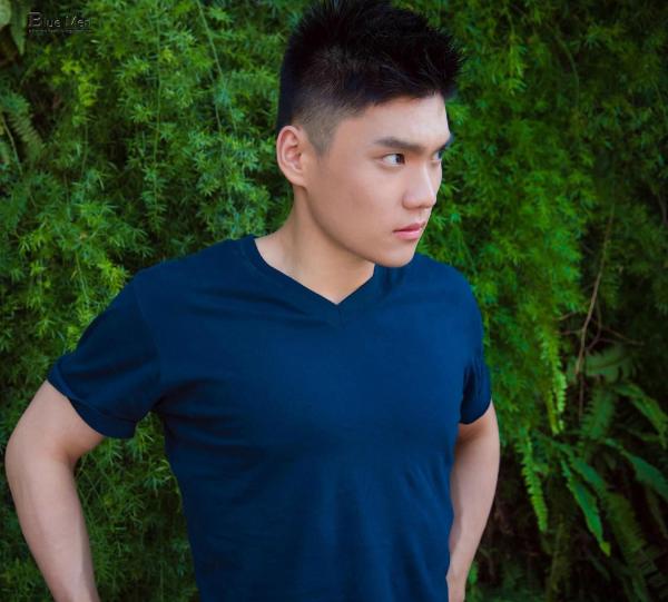 PHOTO-SET-BLUE-MAN-64---A-ZHEN-ONE-YEAR-LATER